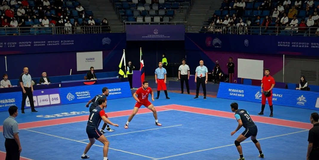 कबड्डी की असली खबर स्कोरबोर्ड पर नहीं है: दबकी की चुप्पी, महिला लीग की गैरहाजिरी और नीलामी का तापमान